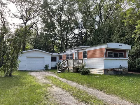 9455 Oak Ln, Montague, MI 49437
