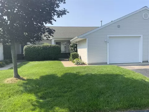 7115 E Cannon Pl, Rockford, MI 49341