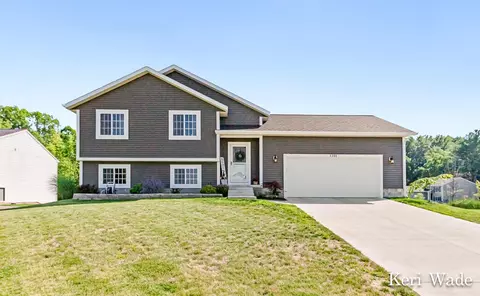 1301 Waters Edge, Whitehall, MI 49461