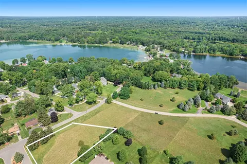 17 Riverview Drive, Jackson, MI 49203