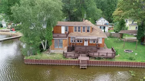 215 Edgewood, Jackson, MI 49201