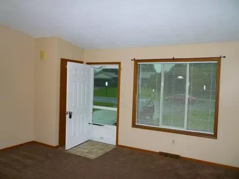 3698 Dublin, Walker, MI 49534 photo 2
