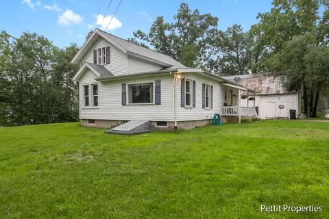 225 W Blair, Hastings, MI 49058