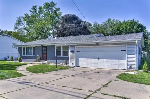 2512 Mccain, Jackson, MI 49203