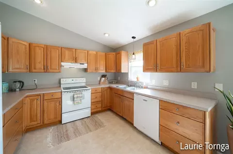 2762 Otuna, Dorr, MI 49323 photo 14