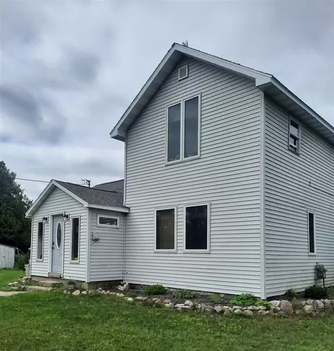 21955 220th Ave, Paris, MI 49338