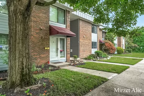 2437 Hampton, Grand Rapids, MI 49546