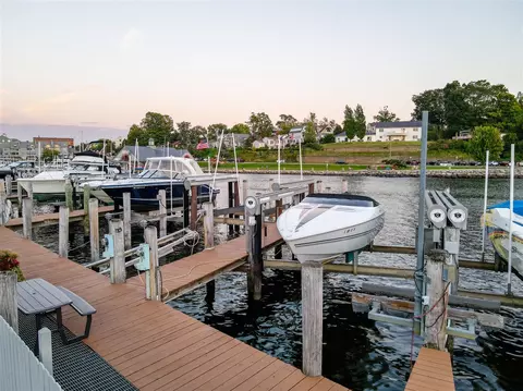 36 N North Shr #11, South Haven, MI 49090