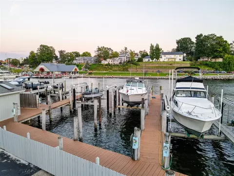 36 N North Shr #16, South Haven, MI 49090