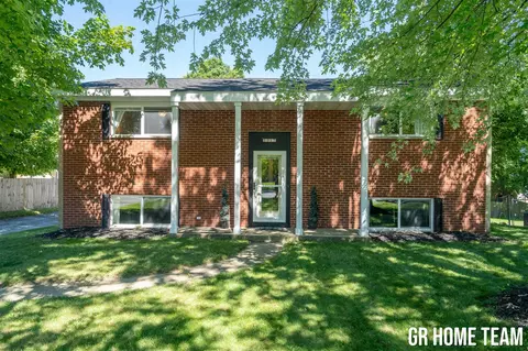 5017 10 Mile, Rockford, MI 49341