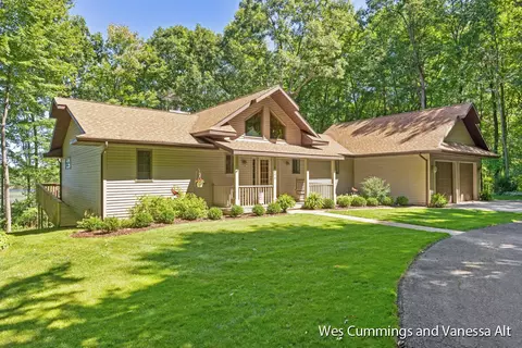 8490 Feather Rdg, Belding, MI 48809