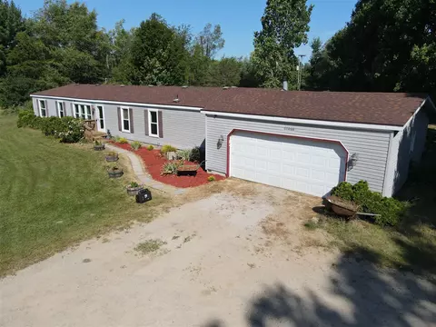 67088 8th, South Haven, MI 49090