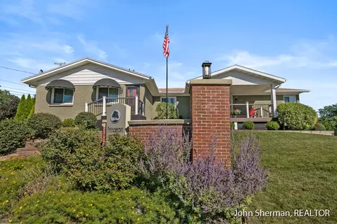 5218 Queensbury, Kentwood, MI 49508