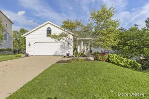 6708 Crown Pt, Hudsonville, MI 49426