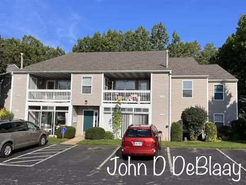 3065 Poplar Crk #104, Kentwood, MI 49512