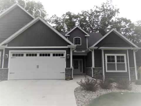 1222 Lochaven #4B, Hillsdale, MI 49242