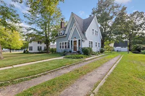 69048 Maple, Edwardsburg, MI 49112