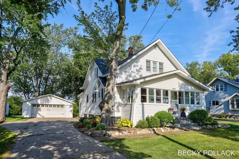 885 64th, Zeeland, MI 49464