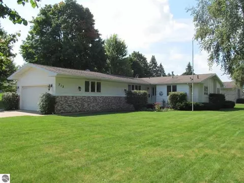 713 Holly, Cadillac, MI 49601
