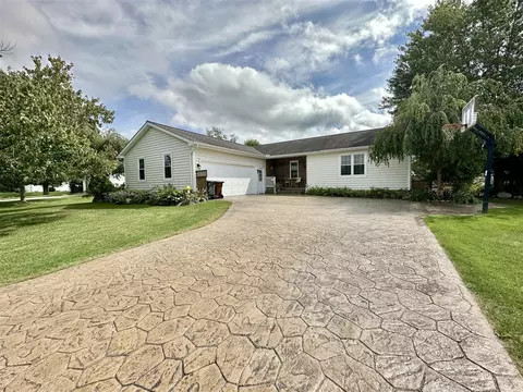 24 Peter Pan, Marshall, MI 49068