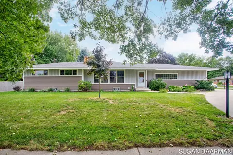 1148 Legion Park Dr, Holland, MI 49423