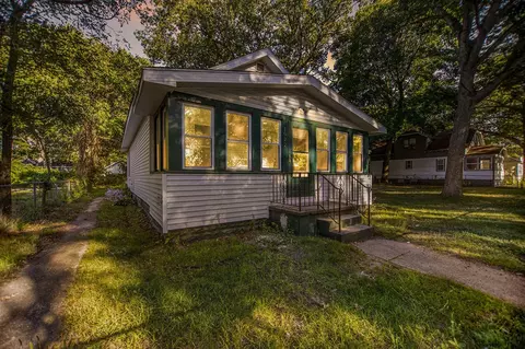 1922-30 Clinton, Muskegon, MI 49442