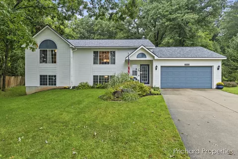 1441 Hollow Rdg, Rockford, MI 49341