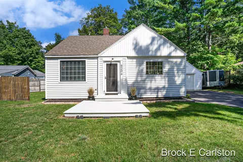 5206 Lake Hbr, Muskegon, MI 49441