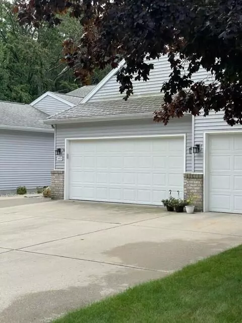 1015 Beechtree, Norton Shores, MI 49441