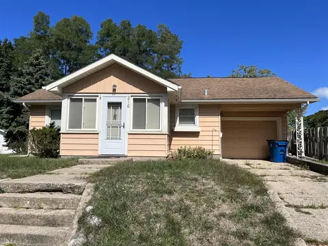 216 6th Ave, Manistee, MI 49660