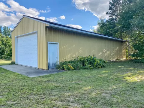22708 Featherstone, Sturgis, MI 49091