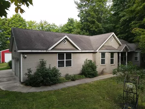 66970 8th, South Haven, MI 49090