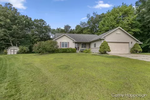 811 Bradford, Belding, MI 48809 photo 2