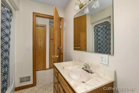 811 Bradford, Belding, MI 48809 photo 17