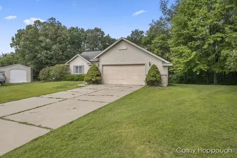 811 Bradford, Belding, MI 48809 photo 3