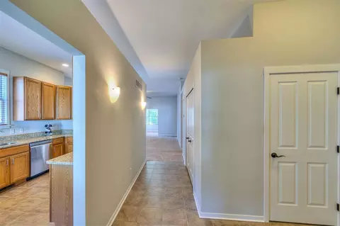 810 E Barrington, Jackson, MI 49203 photo 3