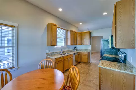 810 E Barrington, Jackson, MI 49203 photo 9