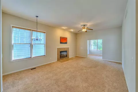 810 E Barrington, Jackson, MI 49203 photo 4