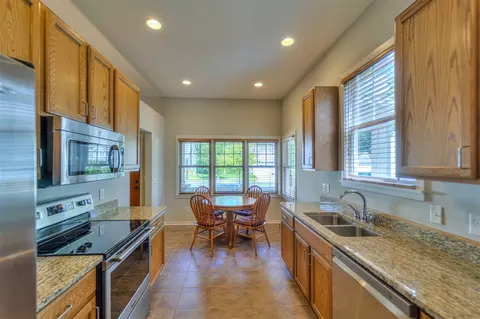 810 E Barrington, Jackson, MI 49203 photo 8
