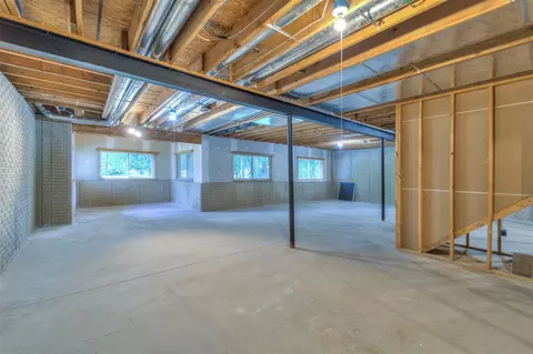 810 E Barrington, Jackson, MI 49203 photo 18