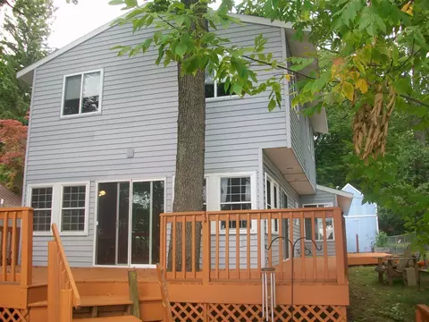 5061 N N Shr, Delton, MI 49046