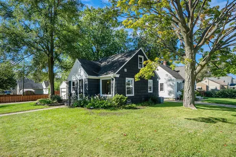 462 Harrison, Holland, MI 49423