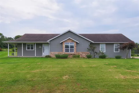 5492 Meadow Ln, Coloma, MI 49038