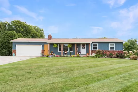 607 Country Ln, Grand Rapids, MI 49544