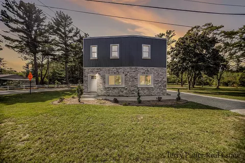 3817 Whitehall, Muskegon, MI 49445