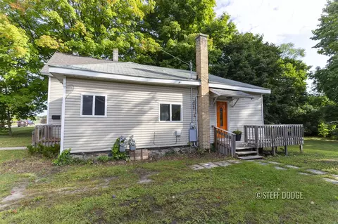 408 Lewis, Belding, MI 48809 photo 2