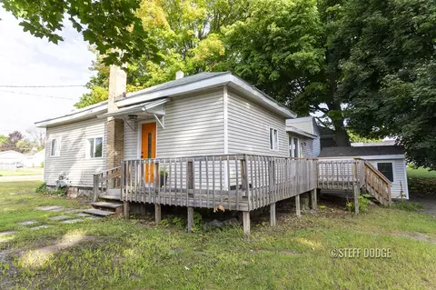 408 Lewis, Belding, MI 48809 photo 3