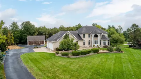 6171 Standing Stone, Holland, MI 49423