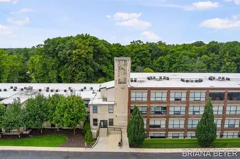 533 Columbia #210, Holland, MI 49423