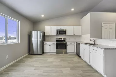Kitchen - 25311 Front, Mattawan, MI 49071 photo 3 of 5